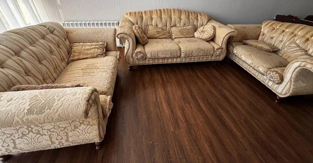 Продажа набора мебели: диван и два кресла