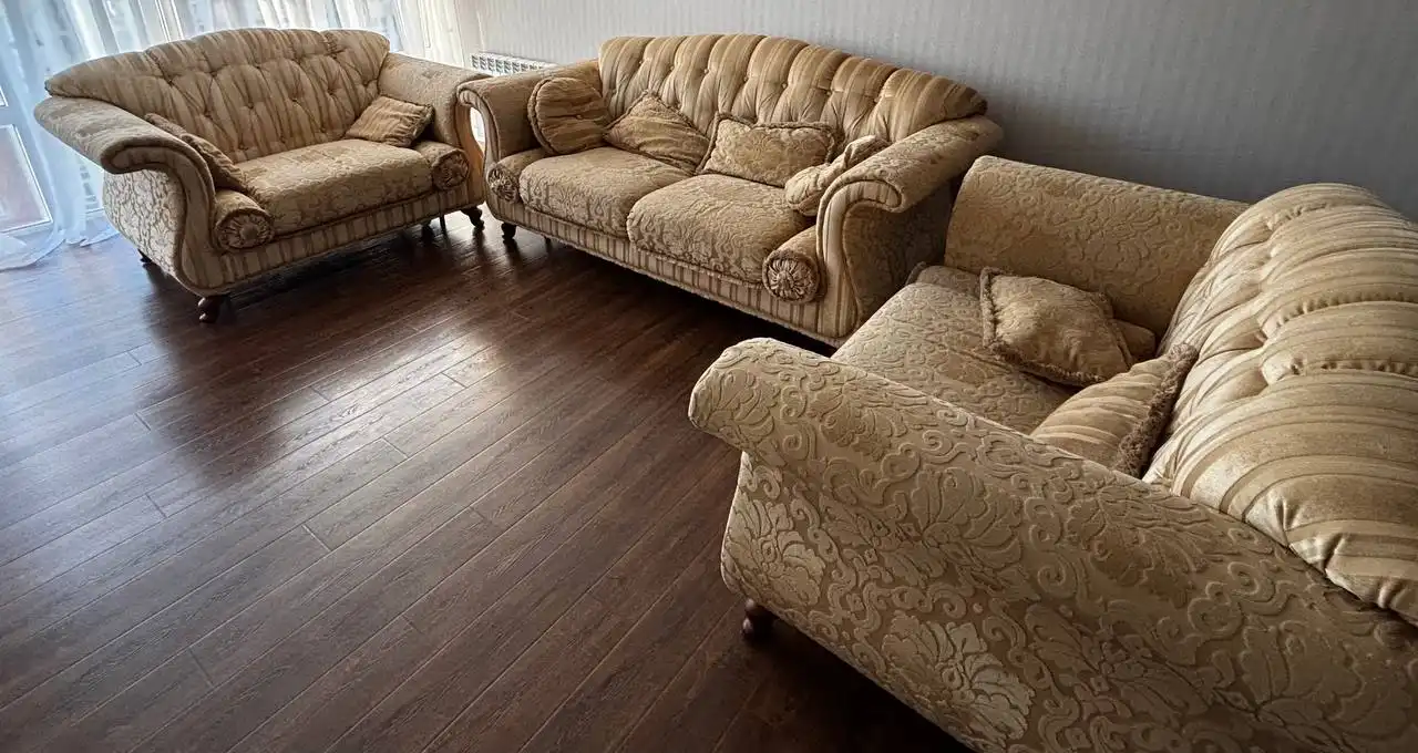 Продажа набора мебели: диван и два кресла