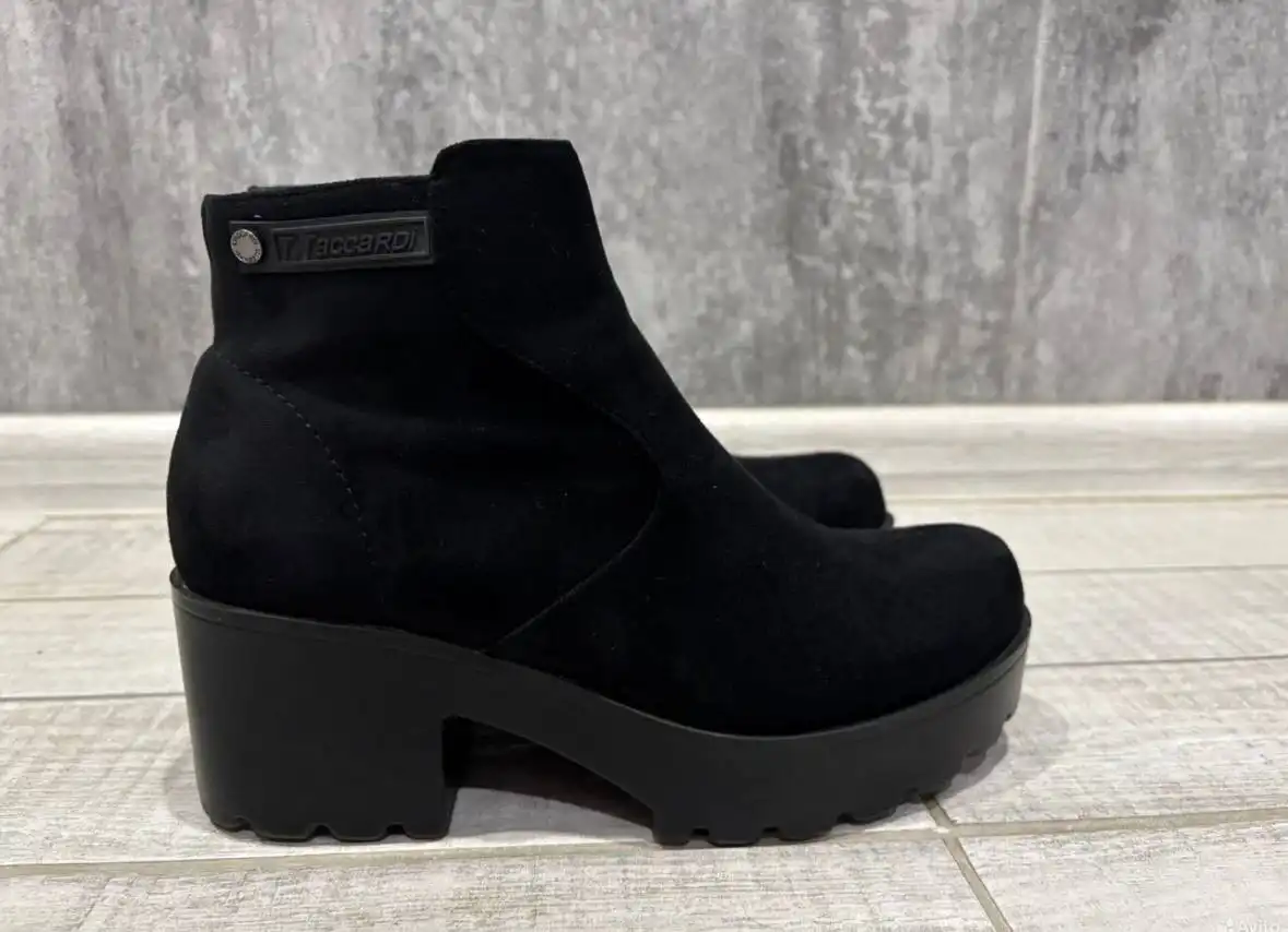 Продам женские демисезонные ботинки размер 39