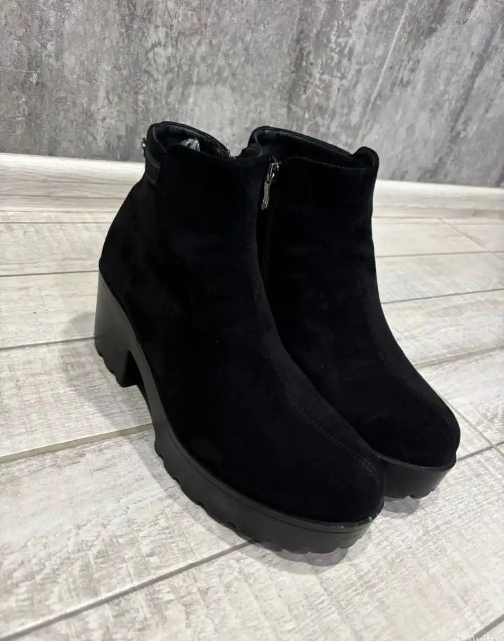 Продам женские демисезонные ботинки размер 39