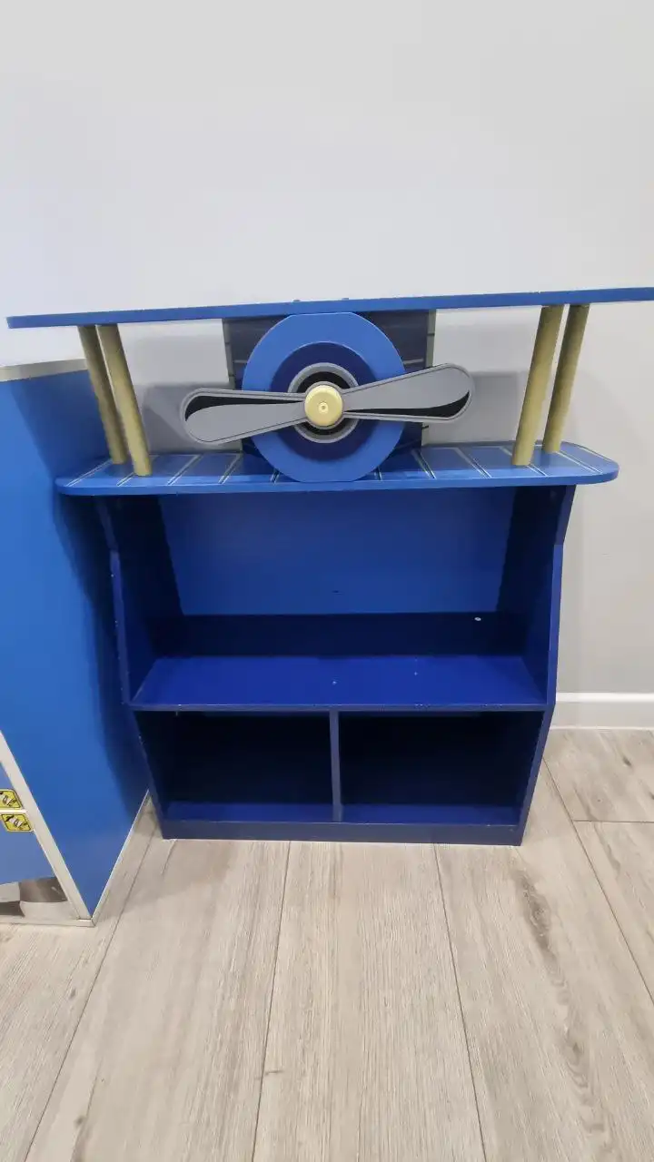 Продажа зимнего костюма, ковра и комода