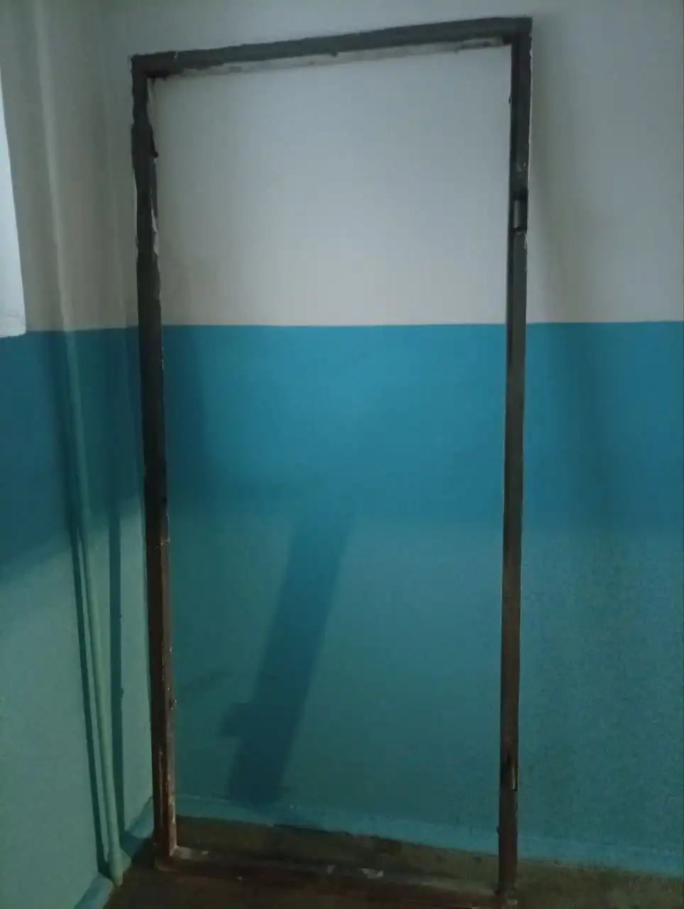 Продам металлическую входную дверь