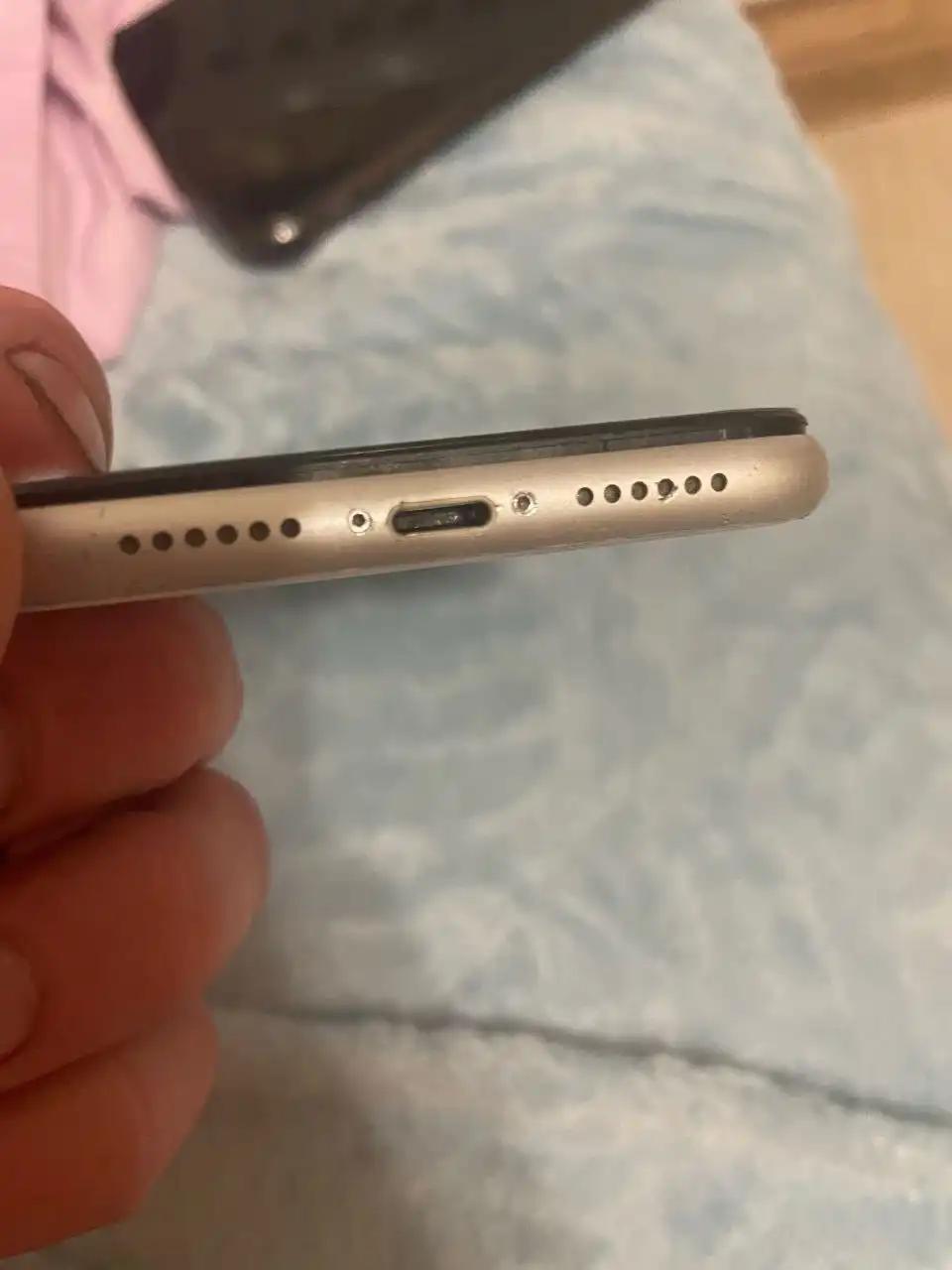 Айфон Хг 64гб с повреждениями в Тюмени