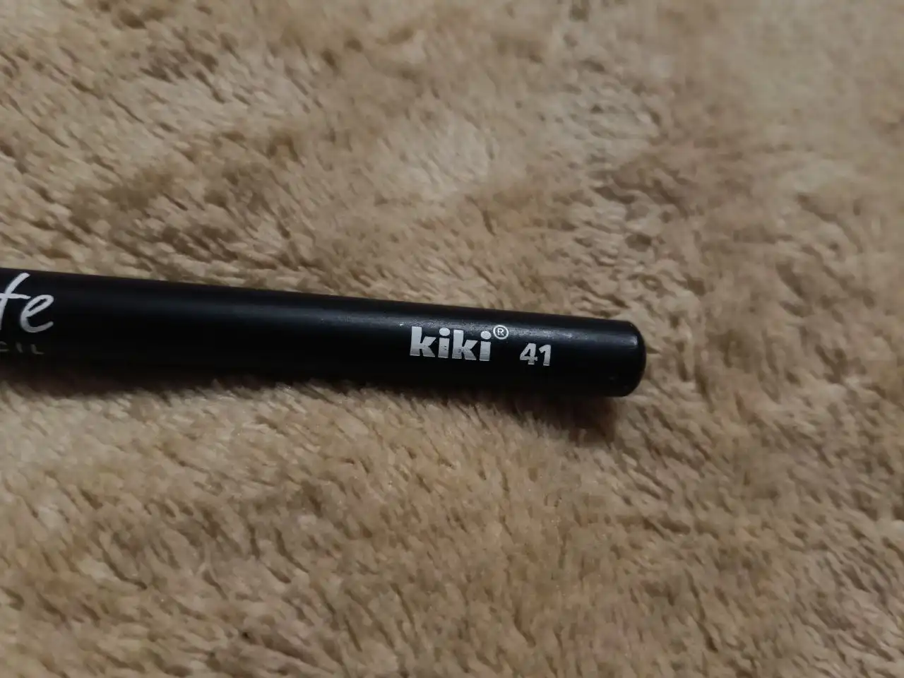 Карандаши для глаз и губ б/у