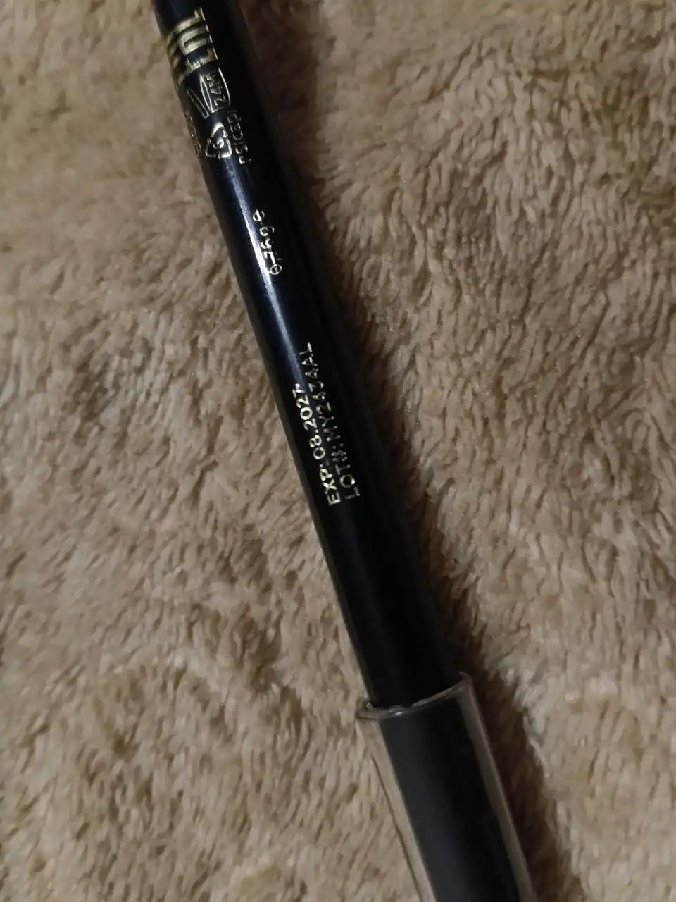 Карандаши для глаз и губ б/у