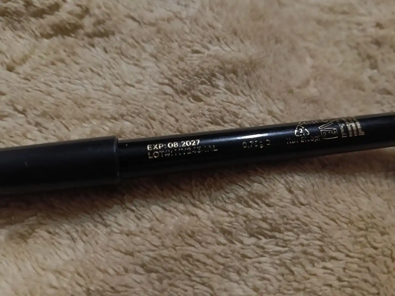 Карандаши для глаз и губ б/у