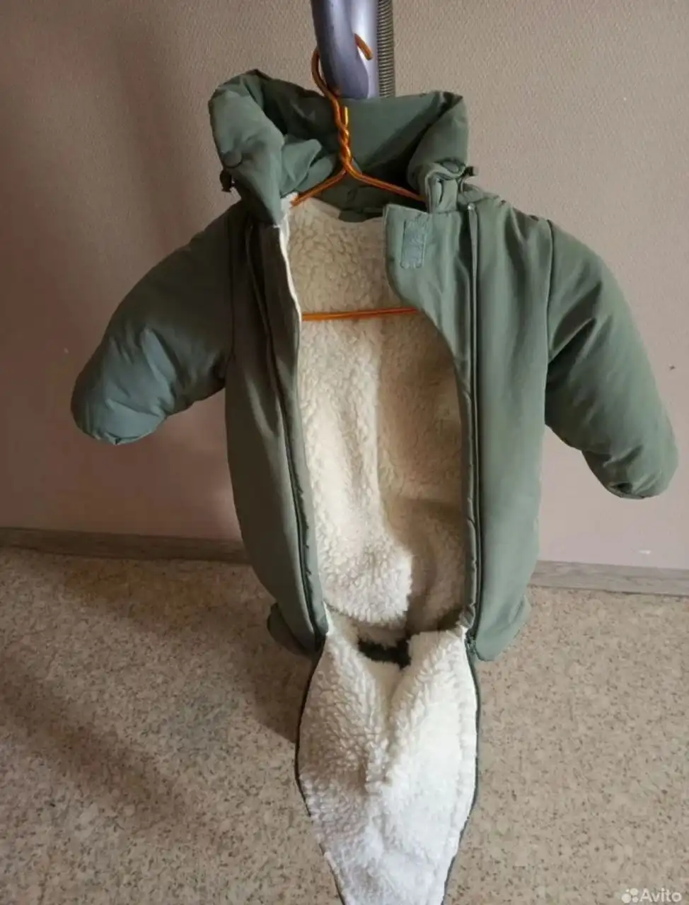 Продажа детского комбинезона зимне-весеннего
