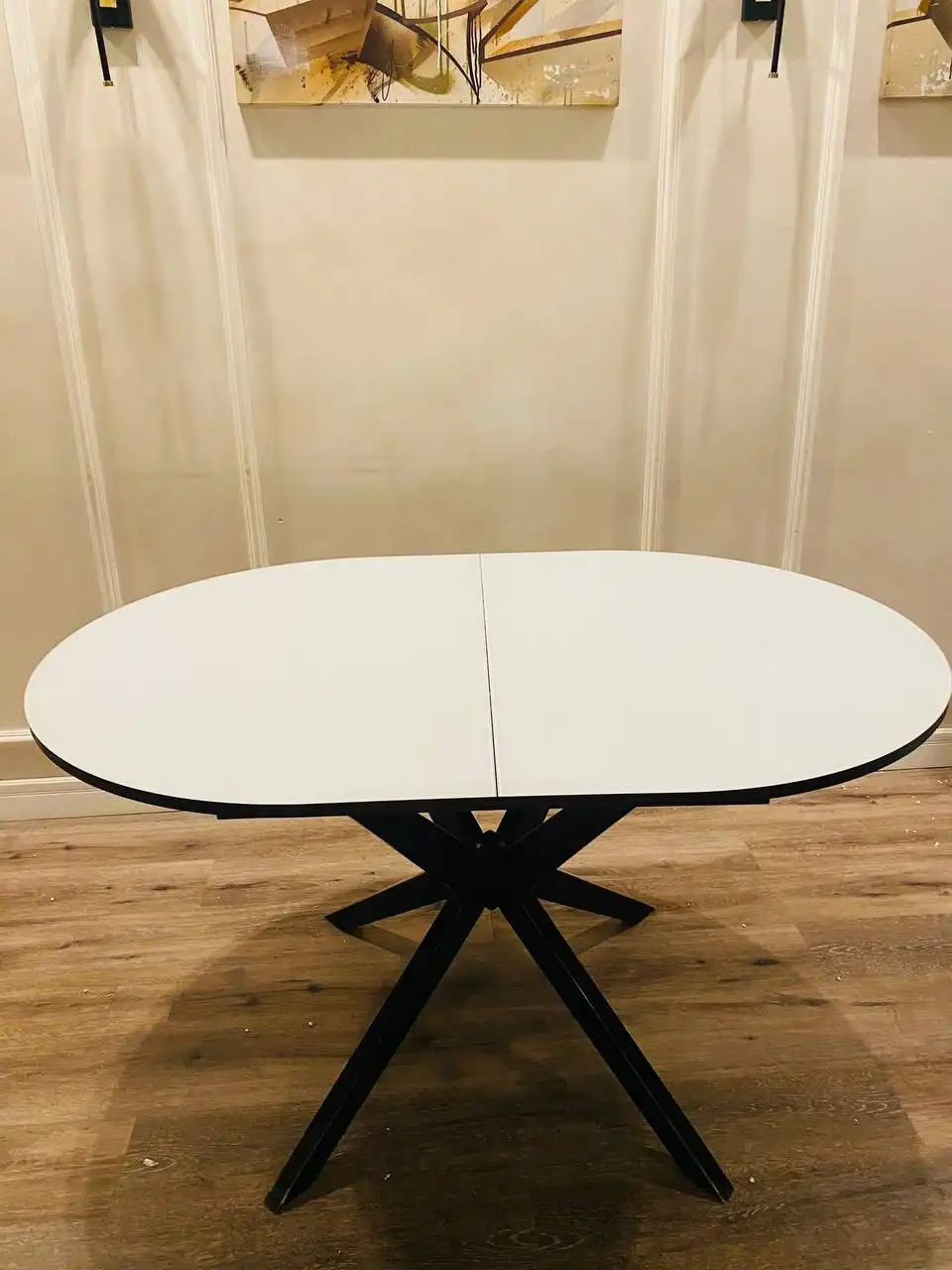 Стеклянный раздвижной стол