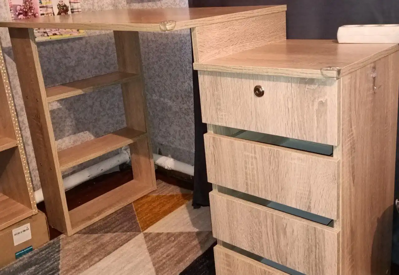 Стол письменный с ящиком и полкой в подарок