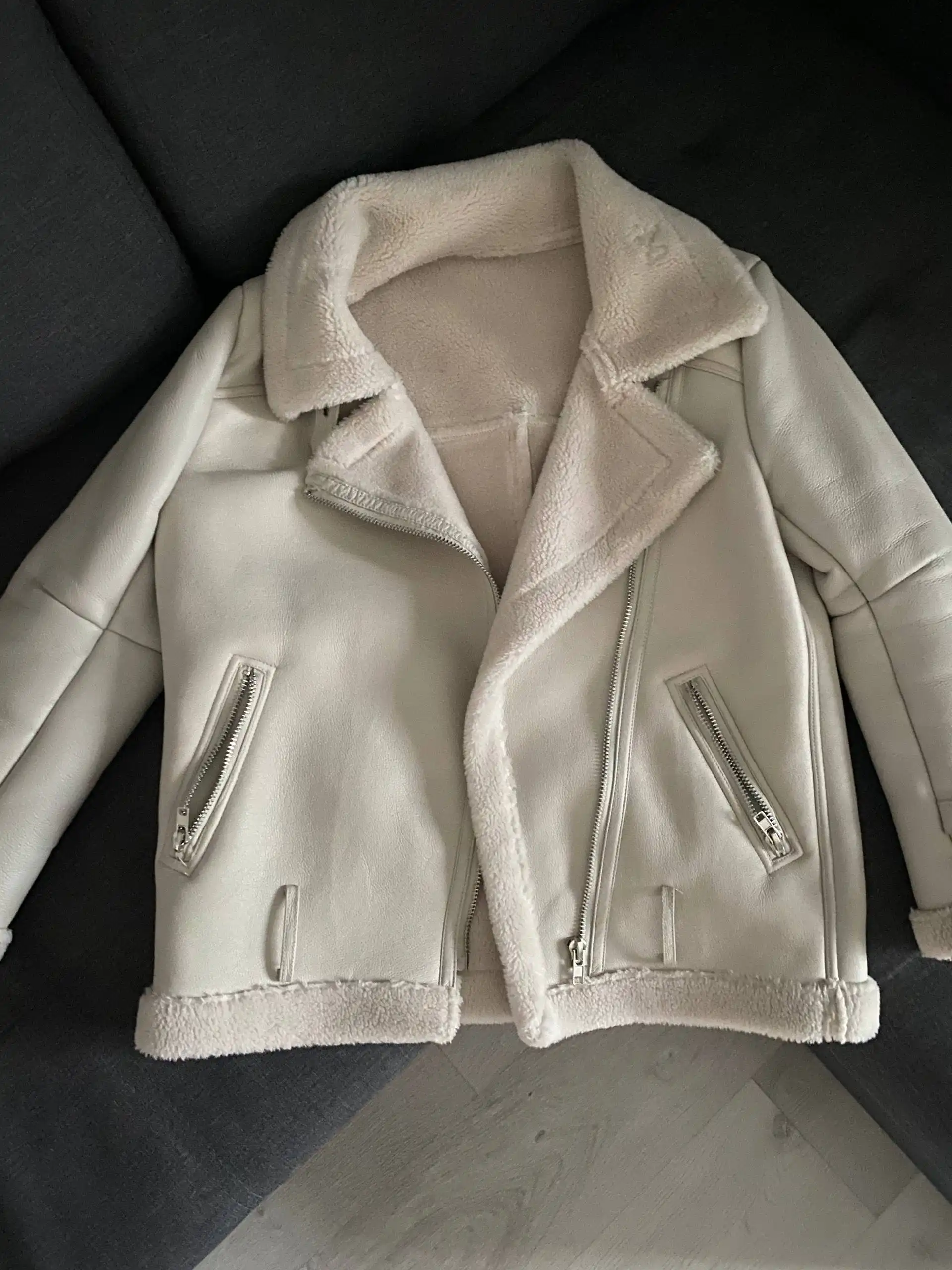 Продам дубленку, зимнюю куртку и пальто размеры 42-44 - Верхняя одежда (Одежда) в Тюмень