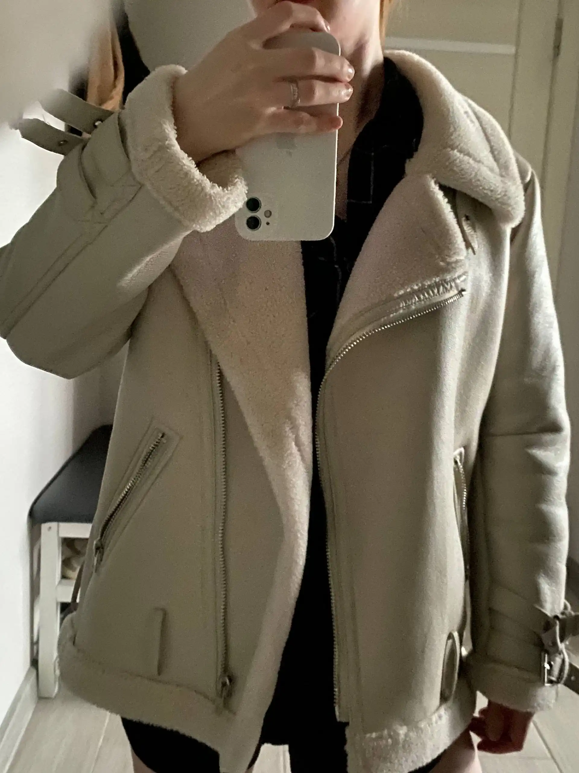 Продам дубленку, зимнюю куртку и пальто размеры 42-44 - Верхняя одежда (Одежда) в Тюмень