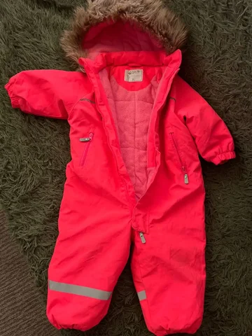 Продам зимний комбинезон 92 размер - Спортивная одежда в Тюмень