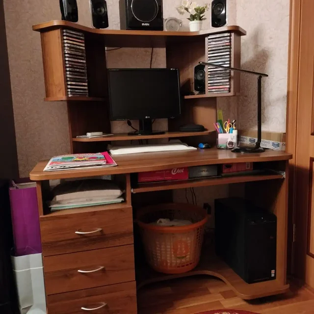 Компьютерный стол в отличном состоянии - Отопление в Тюмень