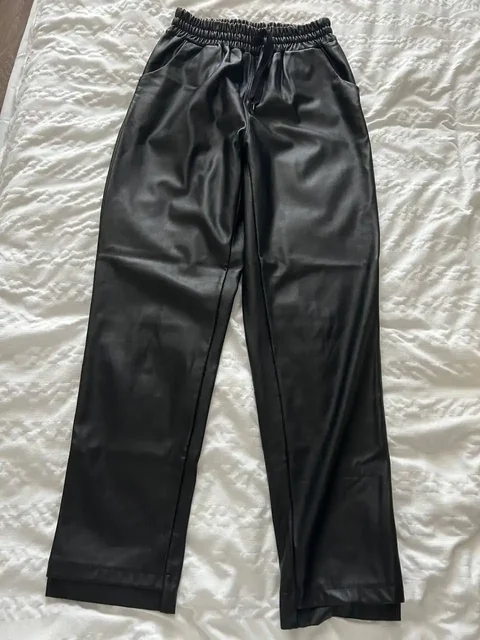 Штаны женские кожаные размер S/M - Женская одежда в Тюмень