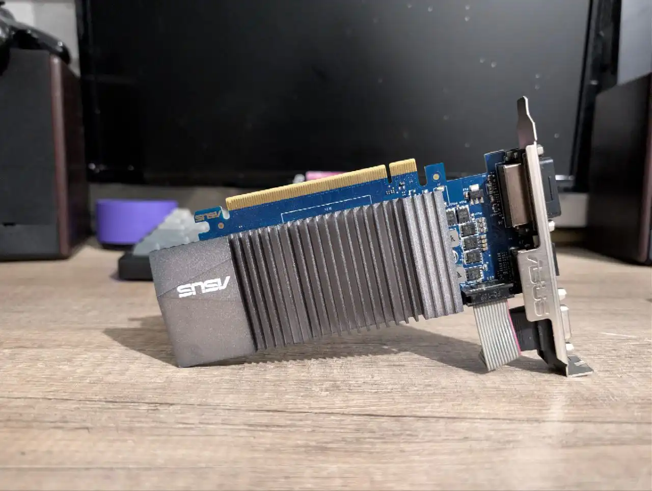 Продажа видеокарты Nvidia GeForce GT710 и смартфонов на запчасти - Электроника в Тюмень