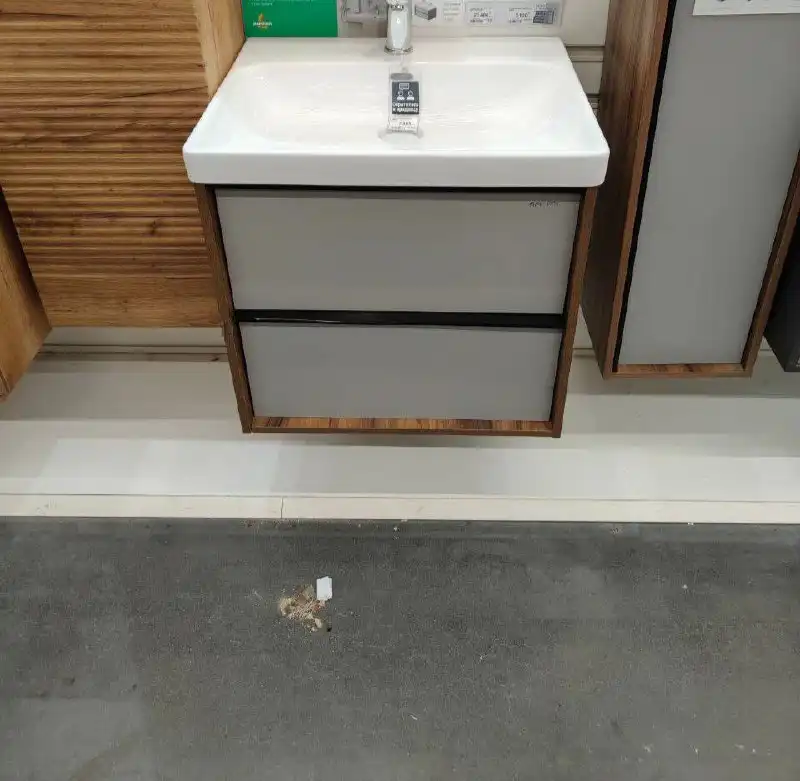 Продам тумбу с дефектами - Мебель (Для дома и дачи) в Тюмень