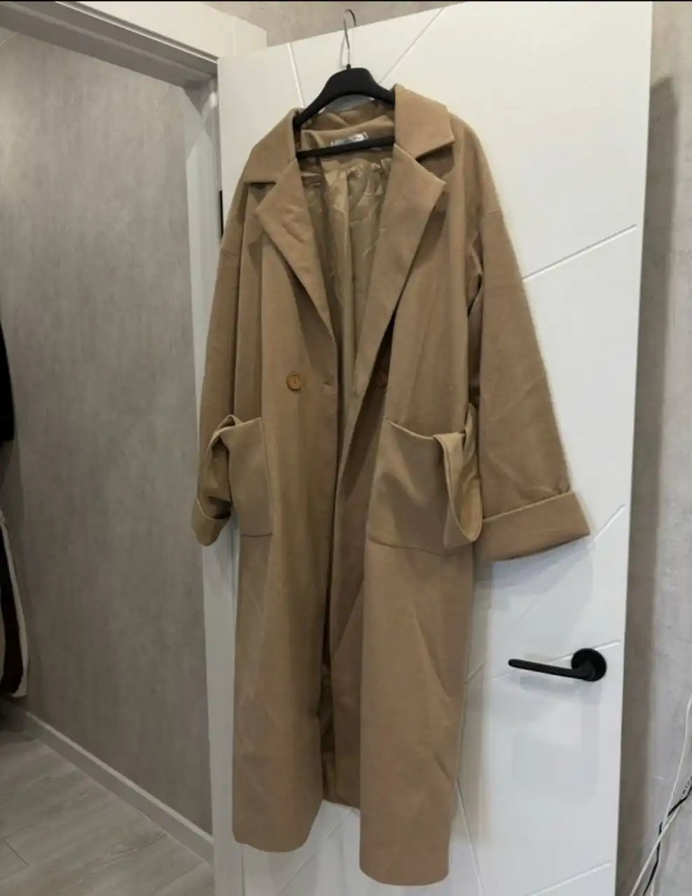 Пальто горчичного цвета - Пальто (Одежда) в Тюмень