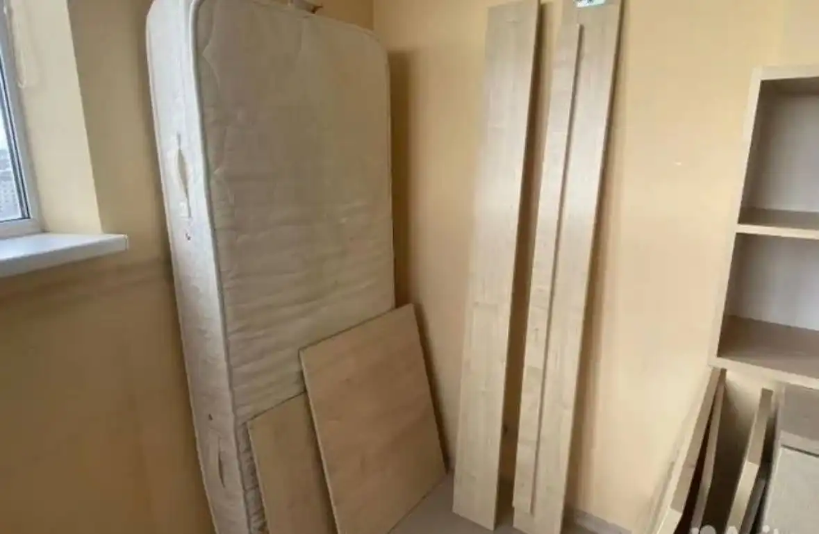 Продажа кровати, стеллажа и полки - Мебель (Для дома и дачи) в Тюмень