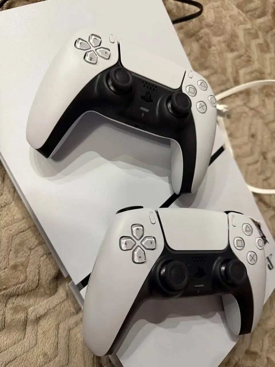 Продажа PlayStation 5 с аксессуарами - Игровые консоли (Электроника) в Тюмень