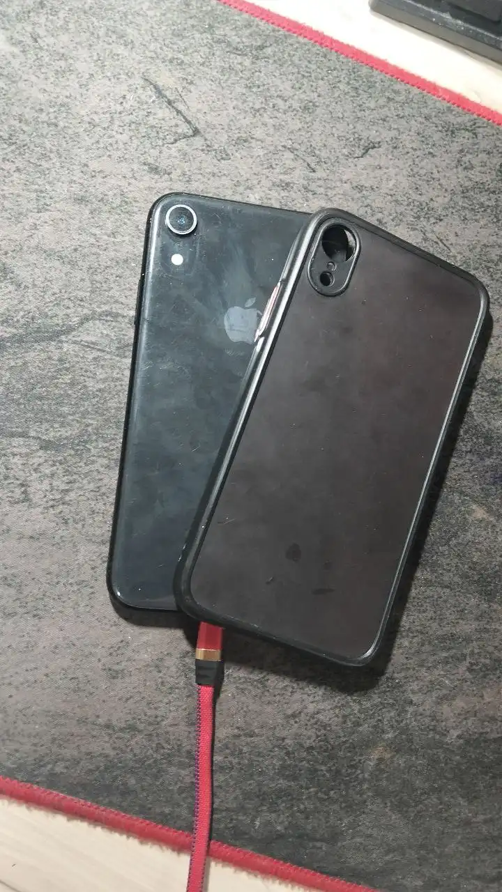 Iphone XR 64GB с мелкой трещиной экрана - Телефоны (Электроника) в Тюмень