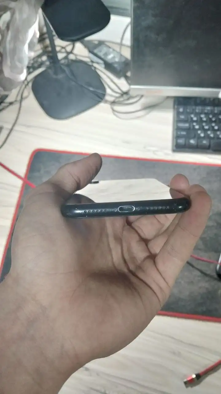 Iphone XR 64GB с мелкой трещиной экрана - Телефоны (Электроника) в Тюмень