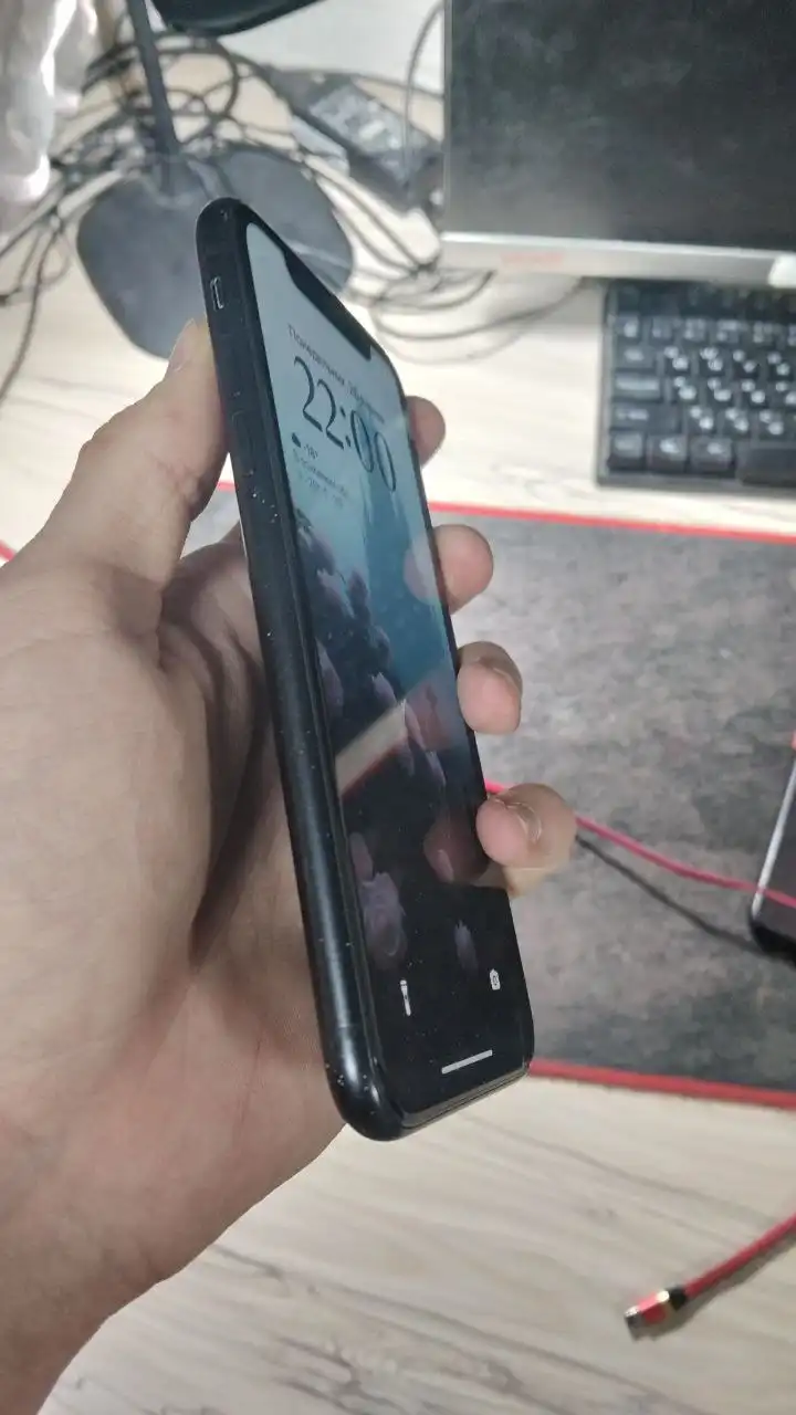 Iphone XR 64GB с мелкой трещиной экрана - Телефоны (Электроника) в Тюмень