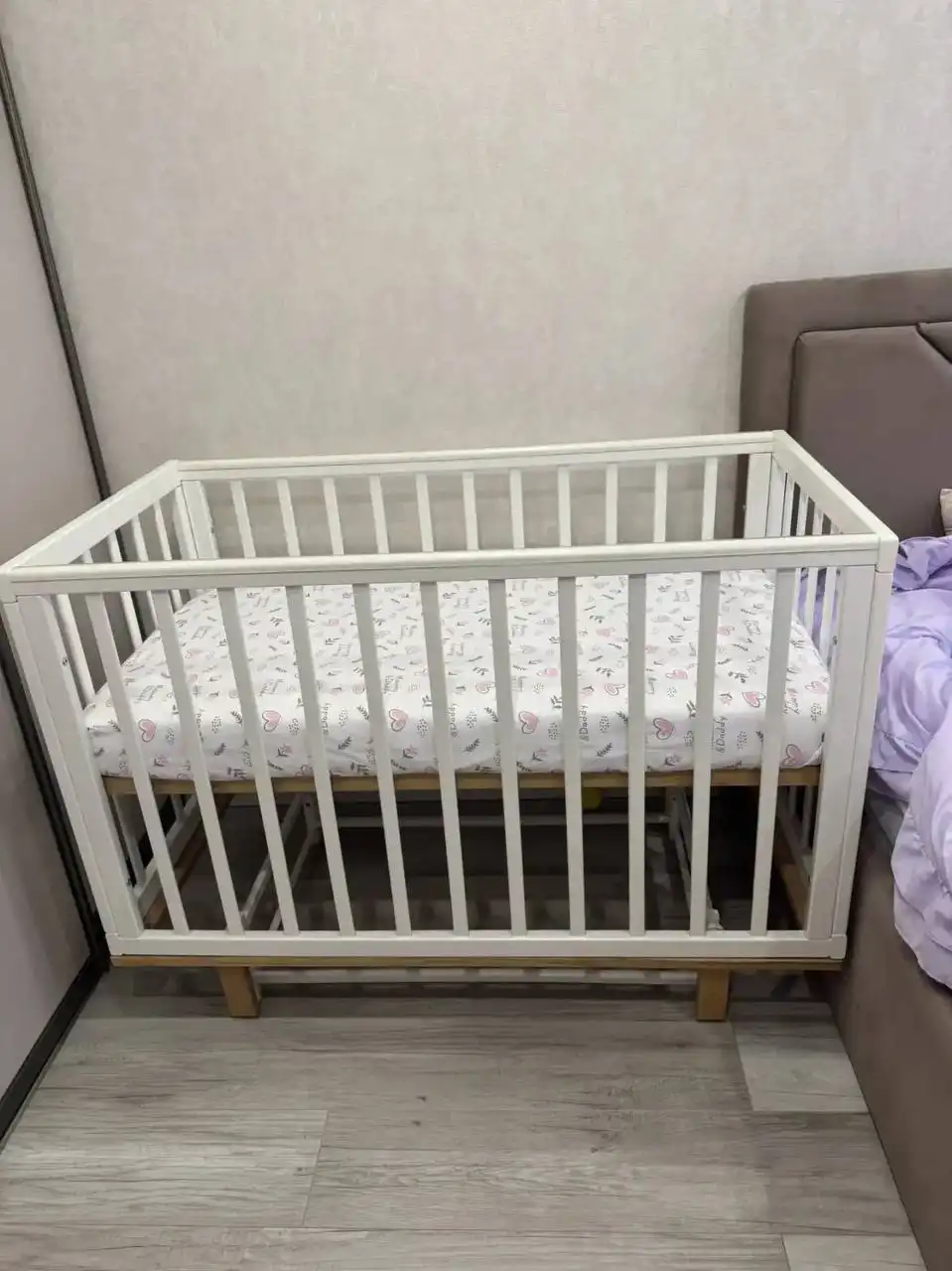 Продам кроватку с маятником и комплектом - Детская мебель (Товары для детей) в Тюмень