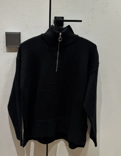 Джемпер новый с биркой, размер М - Верхняя одежда и зимняя обувь в Тюмень