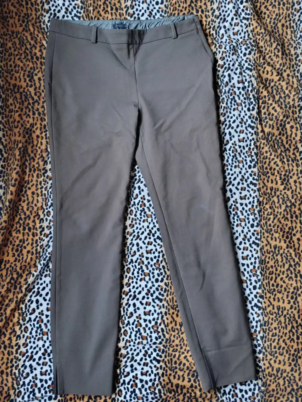 Брюки деловые коричневые OYSHO размер S - Женская одежда (Одежда) в Тюмень