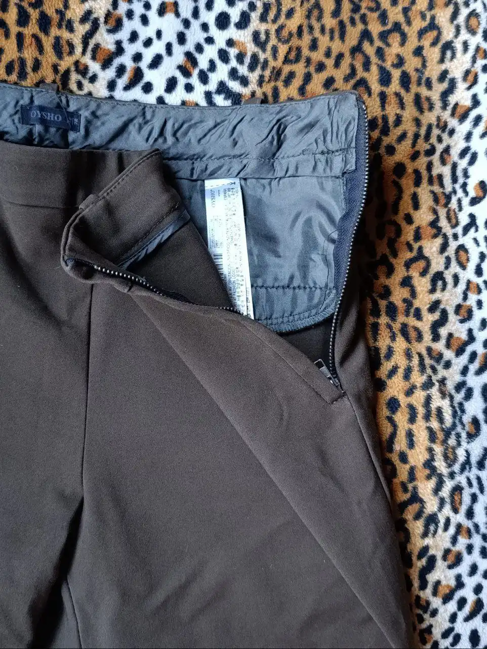 Брюки деловые коричневые OYSHO размер S - Женская одежда (Одежда) в Тюмень