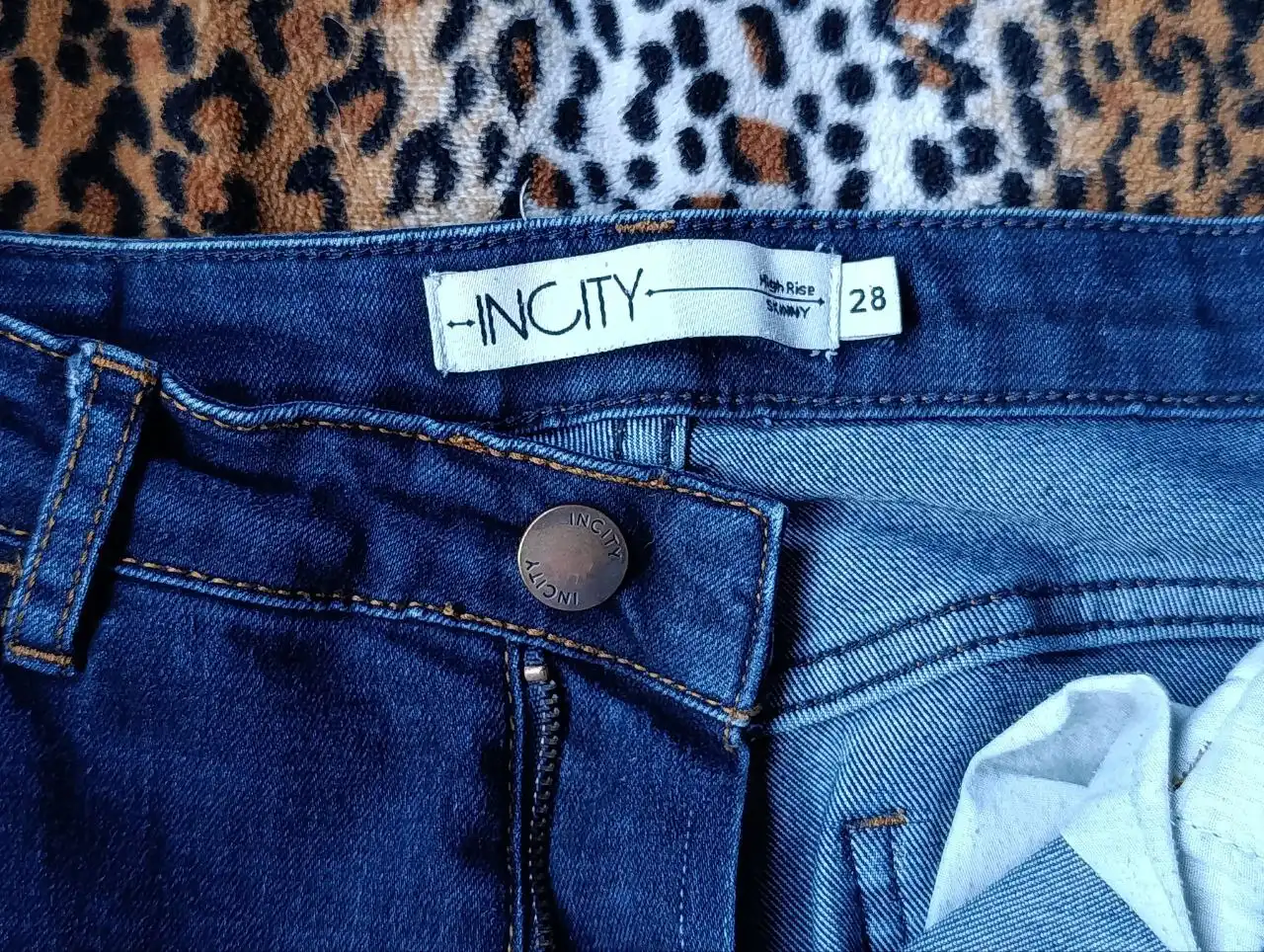 Синие джинсы INCITY размер S на низкой посадке - Женские джинсы (Одежда) в Тюмень