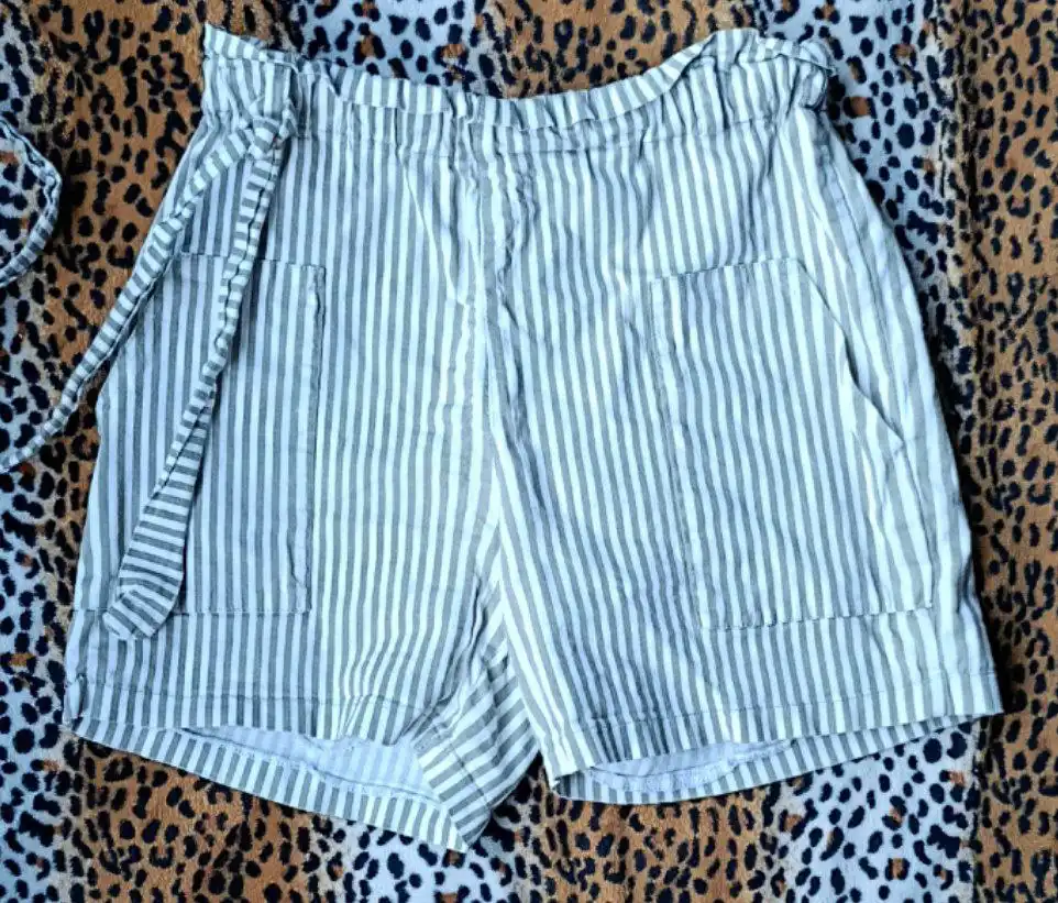 Белые летние шорты с карманами в зелёную полоску - Женские вещи (Одежда) в Тюмень