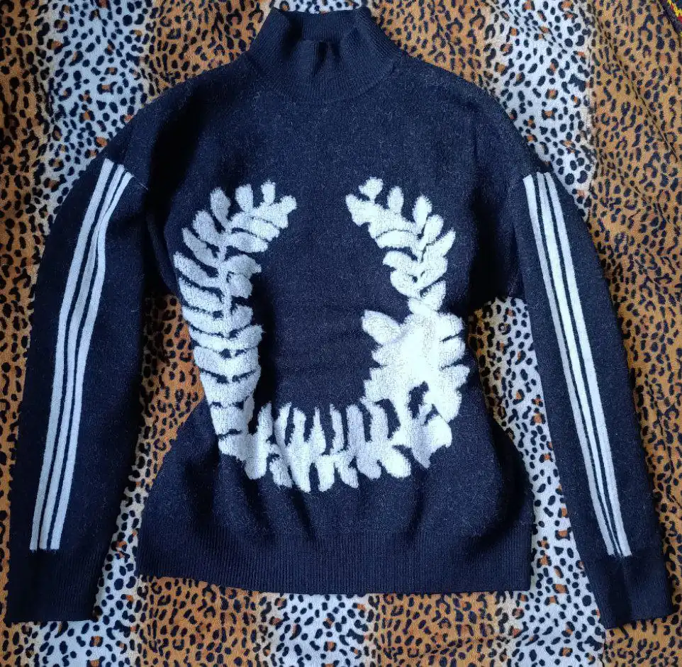 Вязаная патриотическая кофта - Женская одежда (Одежда) в Тюмень