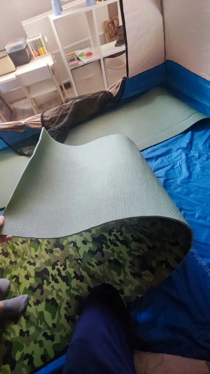 Продаю два коврика туристических - Хобби и отдых в Тюмень