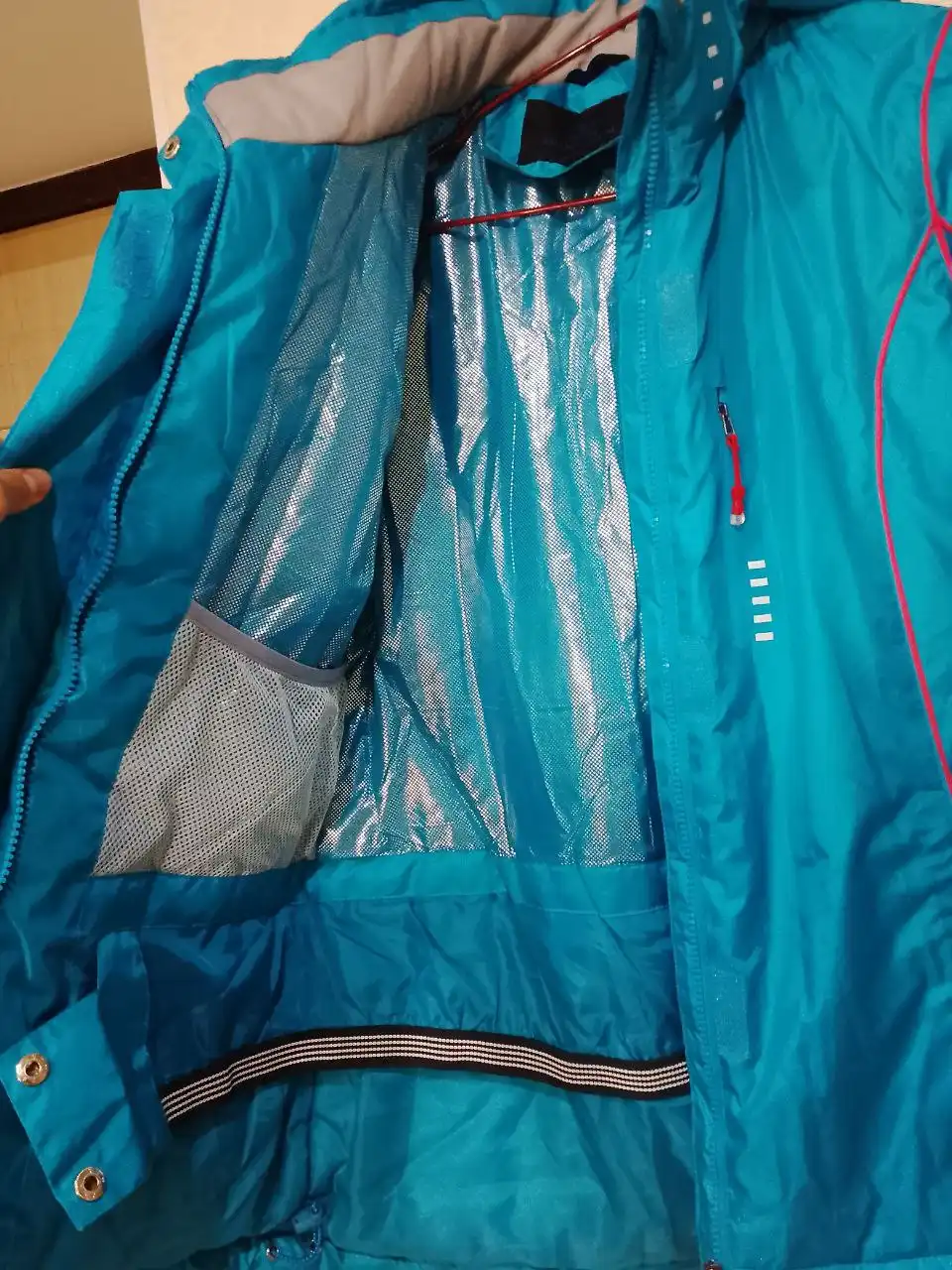 Новая горнолыжная куртка - Верхняя одежда (Одежда) в Тюмень