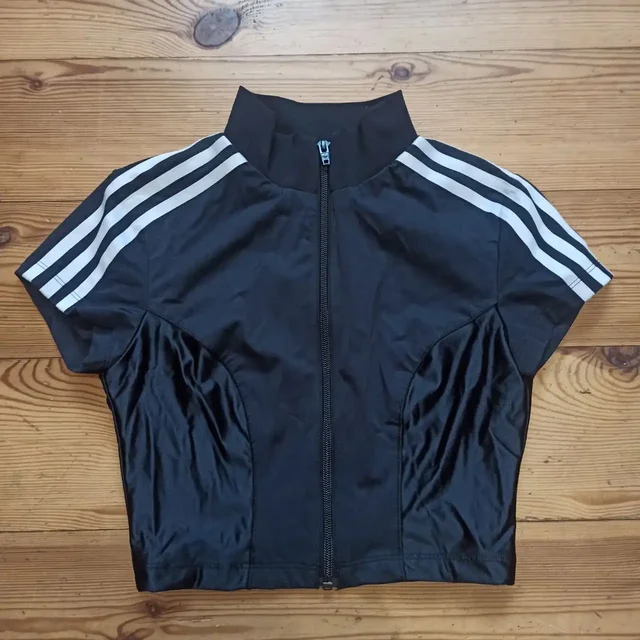 Топ Адидас S - Одежда в Тюмень