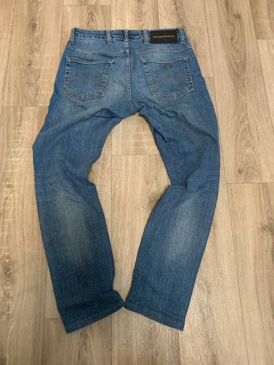 Продажа джинсов и футболки б/у - Джинсы и футболки (Одежда) в Тюмень