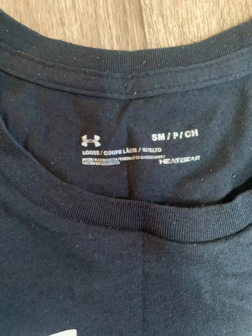 Продажа джинсов и футболки б/у - Джинсы и футболки (Одежда) в Тюмень