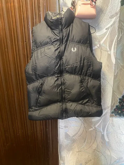 Продам мужскую желетку - Одежда в Тюмень