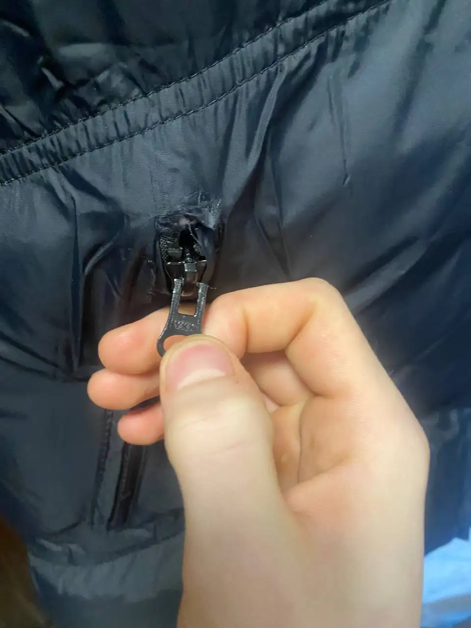 Продам мужскую желетку - Одежда в Тюмень