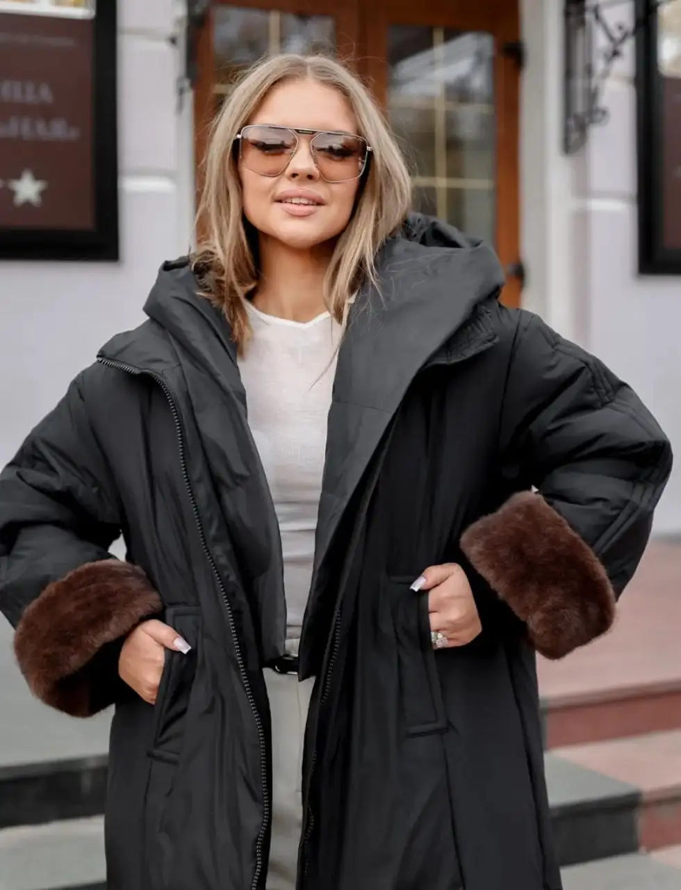 Пуховик женский оверсайз с искусственным мехом - Верхняя одежда (Одежда) в Тюмень