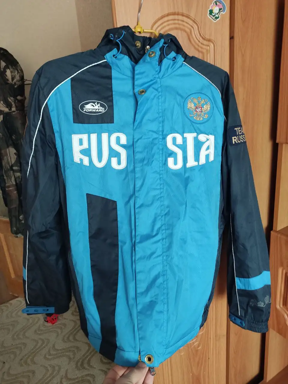 Продам ветровку оригинал, отличное состояние - Верхняя одежда (Одежда) в Тюмень
