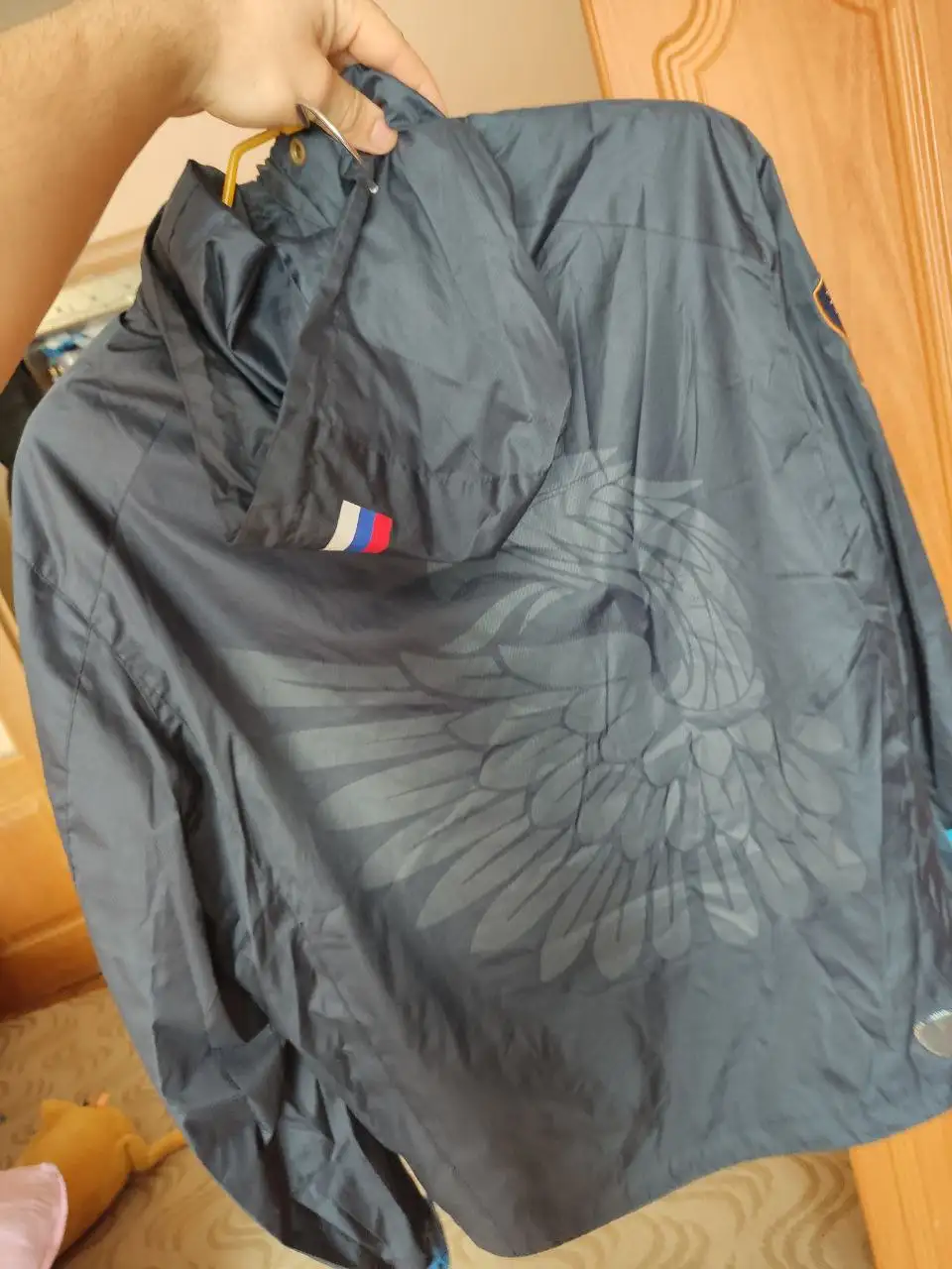 Продам ветровку оригинал, отличное состояние - Верхняя одежда (Одежда) в Тюмень