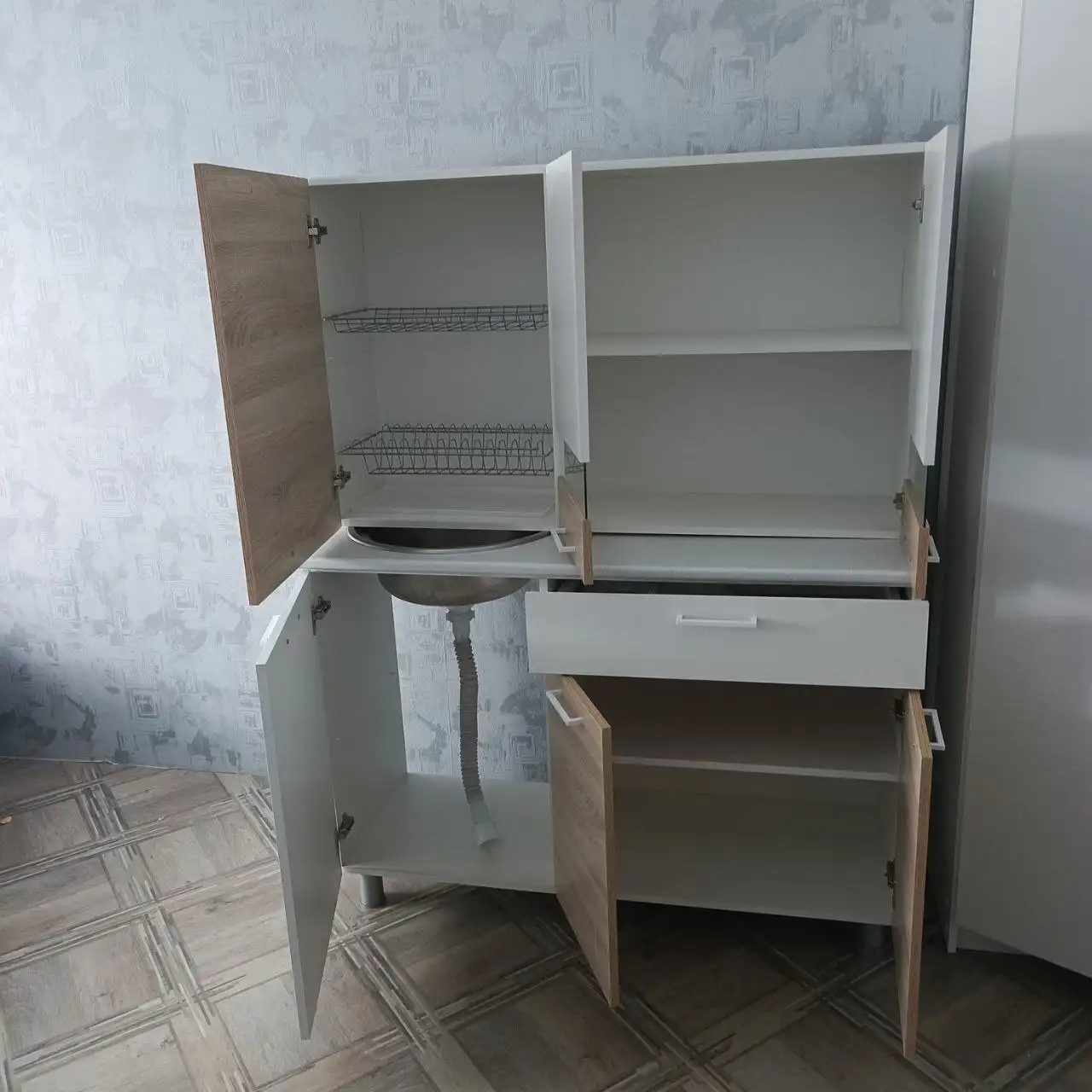 Продам кухонный гарнитур - Кухонная мебель (Для дома и дачи) в Тюмень