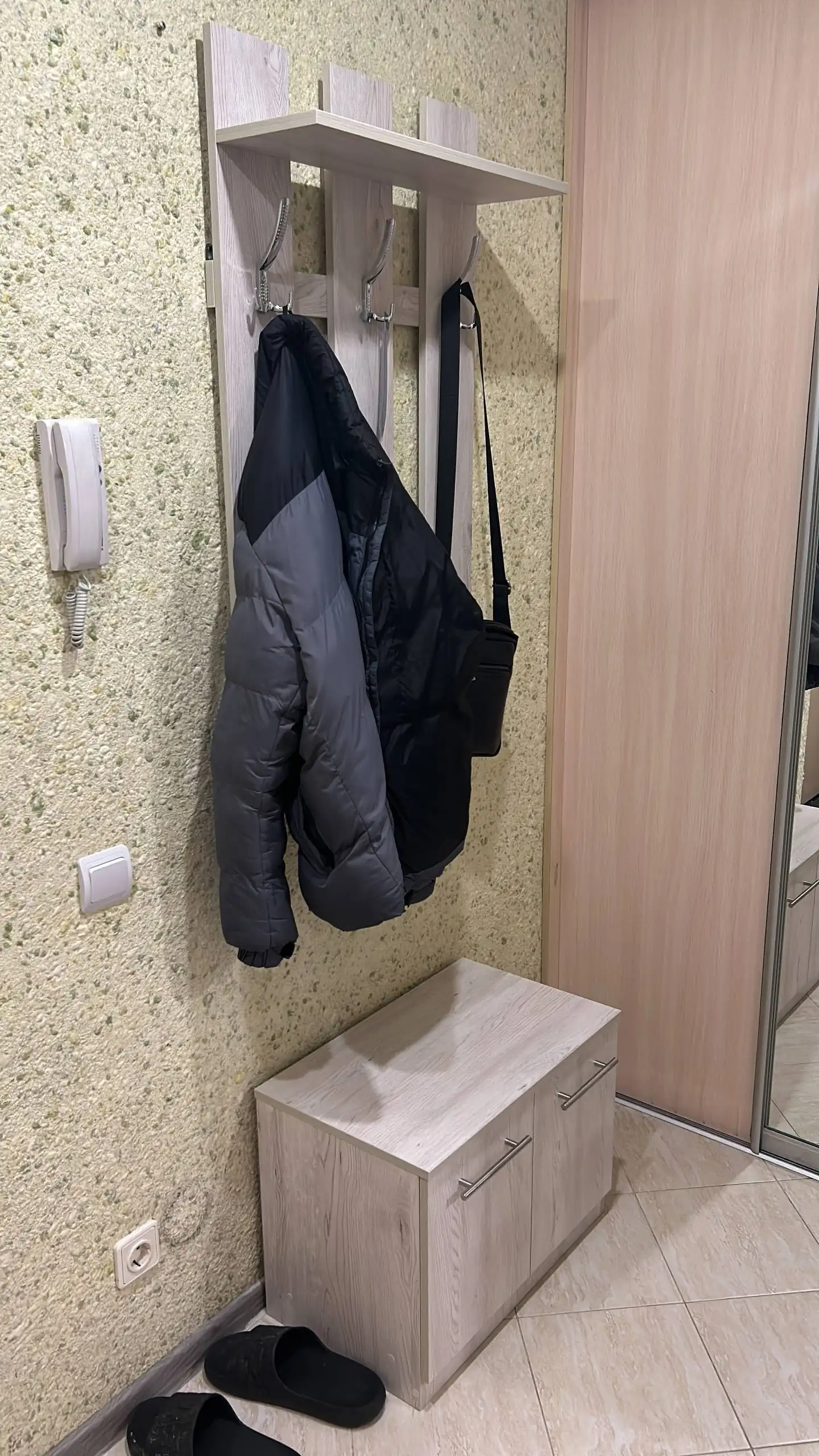 Продам вешалку и тумбу - Мебель (Барахолка) в Тюмень