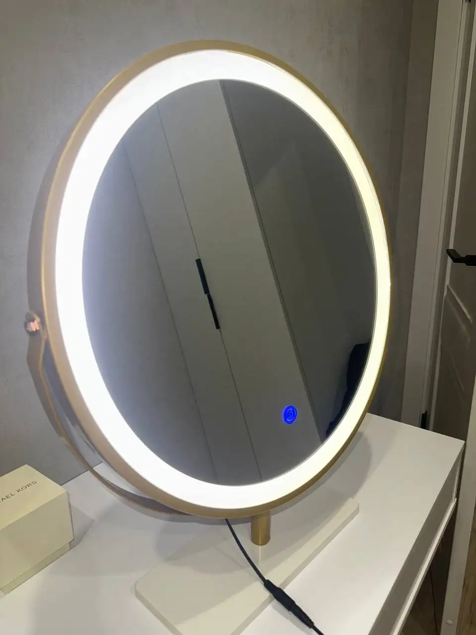 Продажа настольного зеркала с подсветкой - Зеркала (Барахолка) в Тюмень