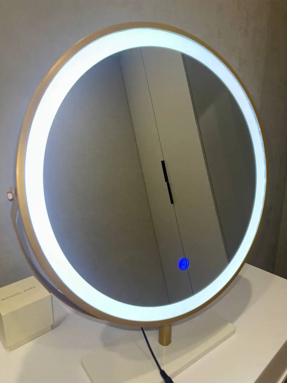 Продажа настольного зеркала с подсветкой - Зеркала (Барахолка) в Тюмень