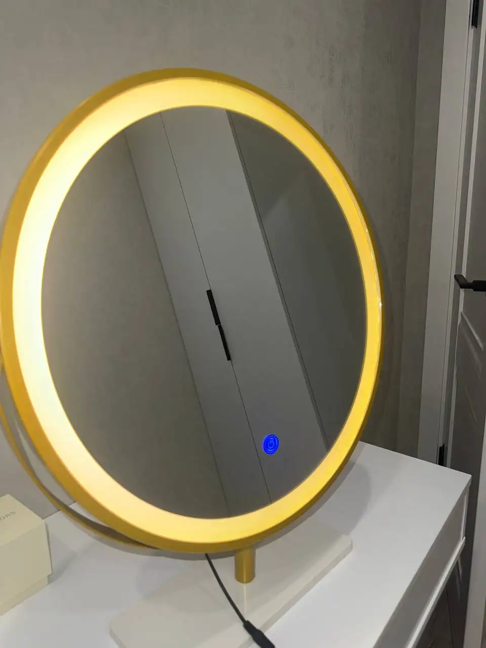 Продажа настольного зеркала с подсветкой - Зеркала (Барахолка) в Тюмень