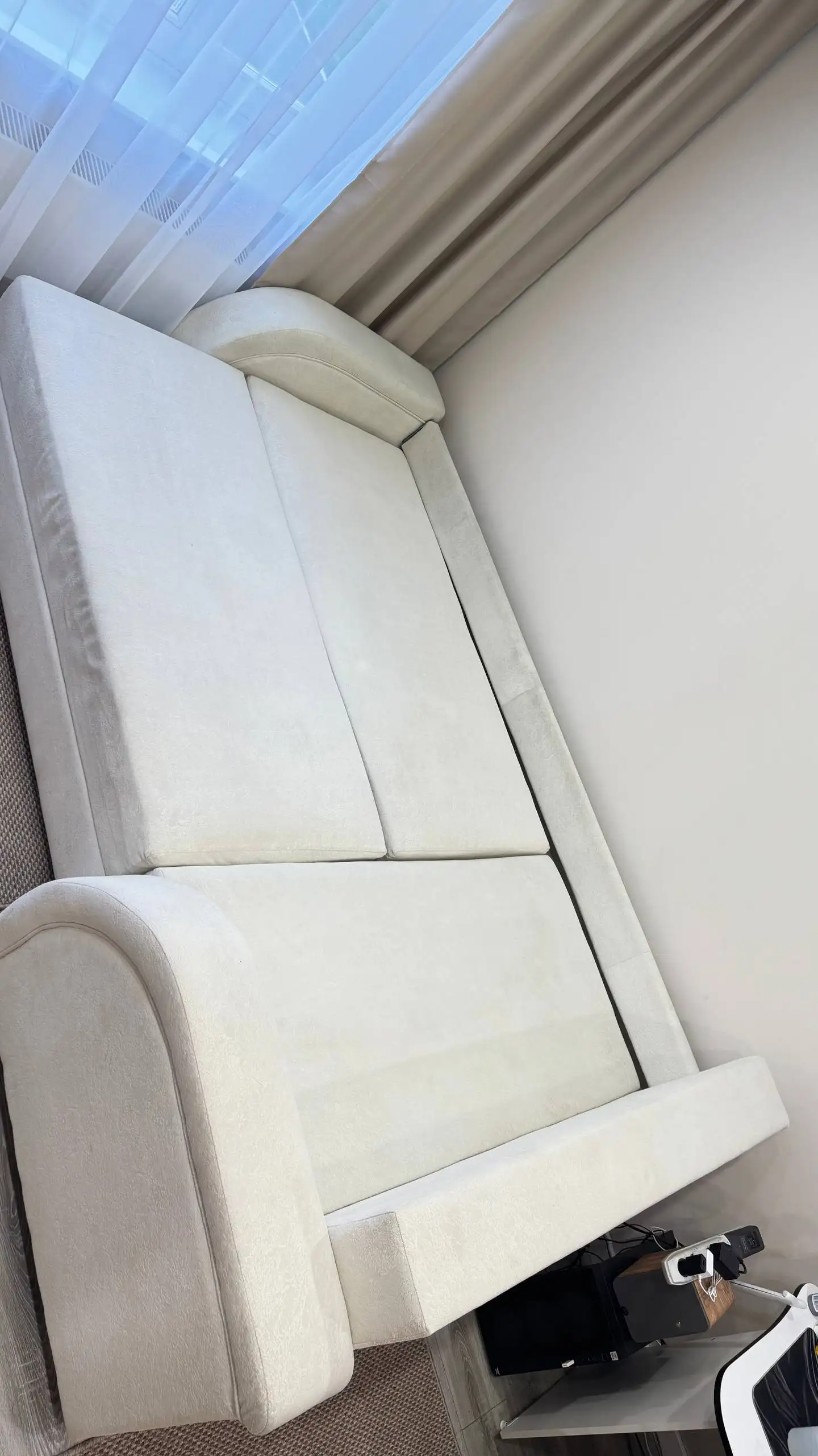 Продам угловой диван бежевого цвета - Мебель (Для дома и дачи) в Тюмень