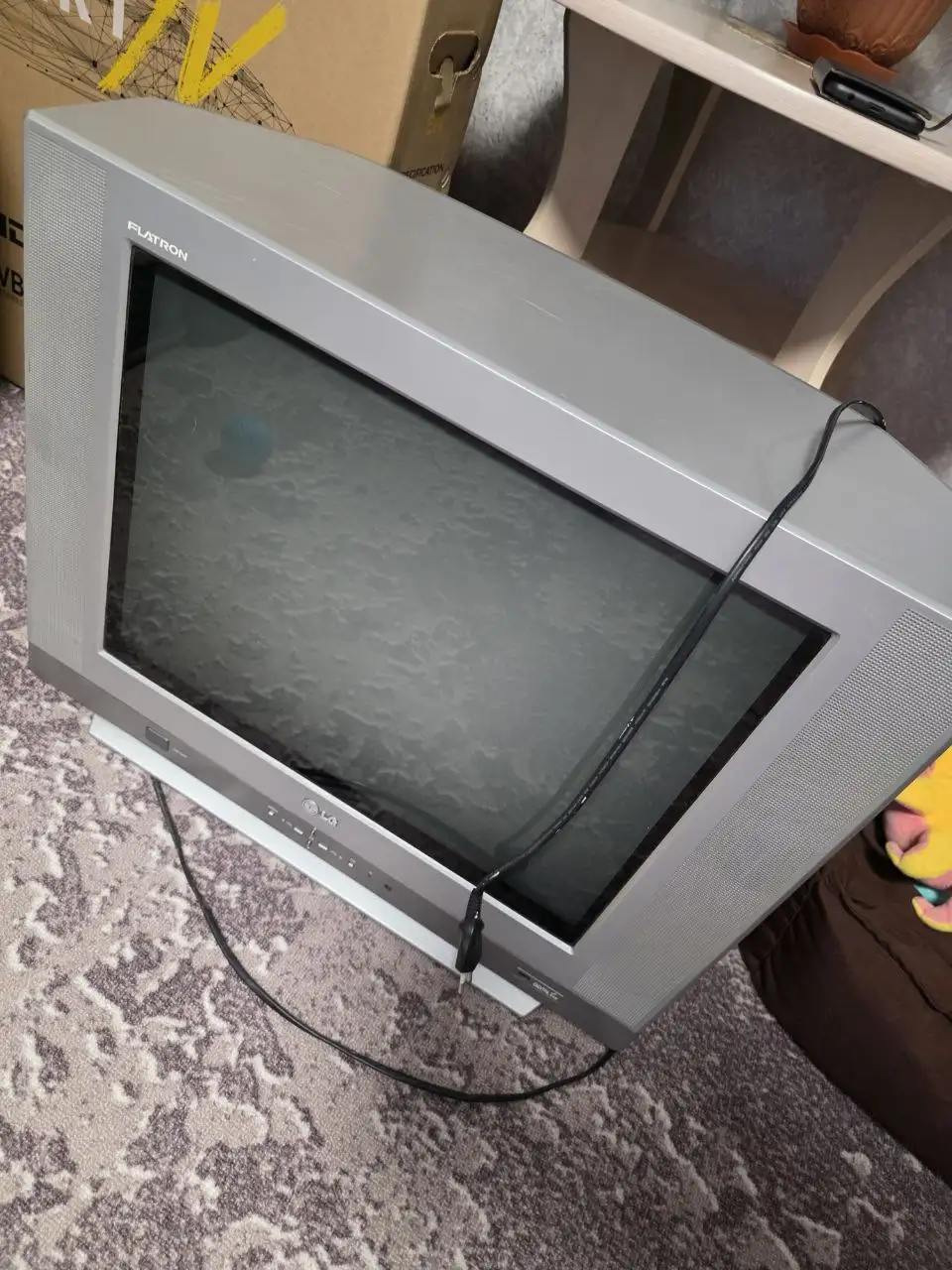 Телевизор LG Flatron 54 см - Электроника в Тюмень